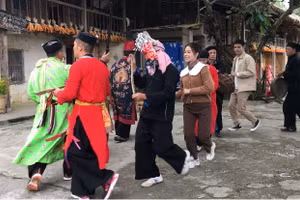 Làng Văn hóa thôn Nặm Đăm, huyện Quản Bạ hấp dẫn du khách. 