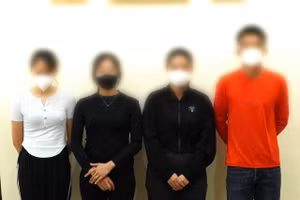 Nhóm người giả danh tại Cơ quan công an. Ảnh: Hà Linh