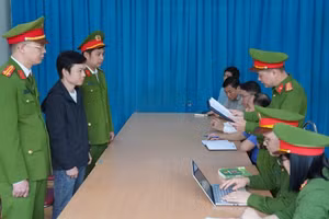 Bắt giữ một nhân viên Trung tâm Đăng kiểm xe cơ giới Hà Giang