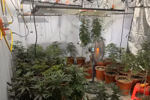 Căn phòng trên tầng 2 ngôi nhà được Dương Văn Việt sử dụng để trồng cần sa. 