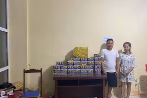 Cặp vợ chồng Thanh - Quang tại cơ quan Công an. Ảnh: Công an huyện Vĩnh Tường