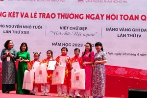 Em Nguyễn Trà My, lớp 5A trường Tiểu học Xuân Lũng (huyện Lâm Thao, tỉnh Phú Thọ) là 1 trong 4 HS đoạt giải Nhất ngày hội Viết chữ đẹp "Nét chữ - Nết người" toàn quốc năm học 2023 - 2024.