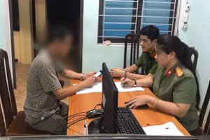 Ông N.M.T làm việc tại cơ quan công an. Ảnh: Công an Hà Giang