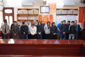 Các đối tượng tham gia đánh bạc tại cơ quan điều tra. Ảnh: Công an tỉnh Hà Giang