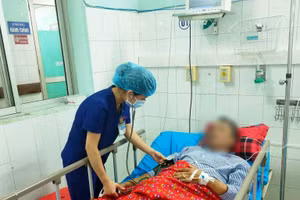 Bệnh nhân nhập viện trong tình trạng nôn, tê lưỡi, chóng mặt. Ảnh: BVĐK tỉnh Tuyên Quang 