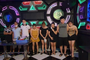 Công an huyện Bình Xuyên phát hiện quán karaoke vi phạm qui định về phòng chống dịch Covid-19.