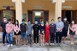 12 thanh niên bị phát hiện sử dụng chất ma túy. Ảnh: Công an tỉnh Tuyên Quang