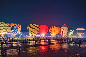 Lễ hội Khinh khí cầu quốc tế tại Tuyên Quang năm 2022 thu hút đông đảo khách du lịch.