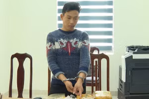  Tráng Seo Sình bị bắt cùng tang vật. Ảnh: Công an tỉnh Hà Giang