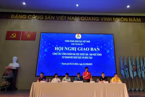 Ban chủ tọa Hội nghị Giao ban hoạt động Công đoàn.