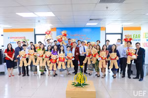 23 du học sinh Lào đã có một cái Tết truyền thống nhiều ý nghĩa ngay tại Việt Nam