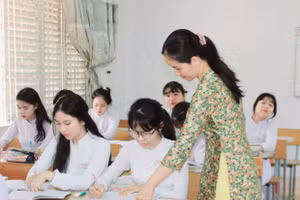 Học sinh lớp 12 Trường THPT Châu Thành (TP. Bà Rịa) ôn tập chuẩn bị cho kỳ thi tốt nghiệp THPT năm 2023 (ảnh K.C)