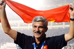 HLV Calisto là một trong những HLV ngoại rất thành công với bóng đá Việt Nam.