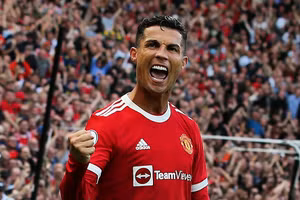 Ronaldo có màn ra mắt hoàn hảo ở đội bóng cũ MU