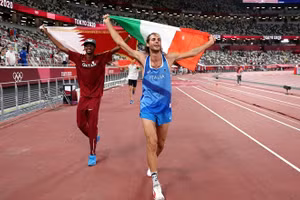 Barshim và Tamberi cùng giành HCV nhảy cao. Ảnh: Getty.