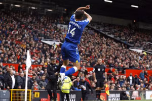 Townsend ăn mừng giống Ronaldo sau khi ghi bàn vào lưới Man Utd.