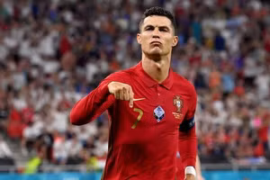 "Cỗ máy" ghi bàn Ronaldo đã bỏ lại đàn em ở phía sau trong danh sách Vua phá lưới. Ảnh ÙEA.