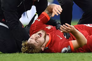 Tiền vệ Elliott của Liverpool gặp chấn thương kinh hoàng ở giải ngoại hạng Anh. 