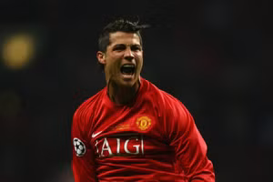 Ronaldo tái hợp Man Utd sau 12 năm.