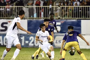 Giải V.League hoãn vì dịch bệnh Covid-19.