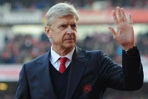 HLV Wenger sẵn sàng trở lại nghiệp HLV bóng đá.