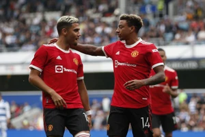 Lingard mở tỷ số nhưng Man Utd vẫn thua đậm QPR.