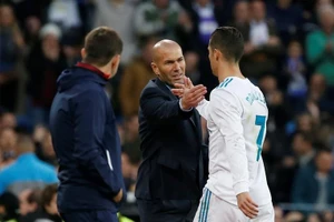 Man Utd có thể nhờ Ronaldo thuyết phục HLV Zidane.