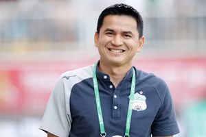 HLV Kiatisak hiện đang nghỉ ngơi tại quê nhà Thái Lan