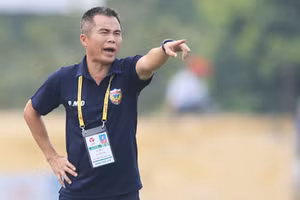 HLV Phạm Minh Đức đánh giá cao Thái Lan ở trận gặp AFF Cup.