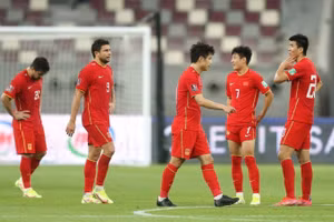 Tuyển Trung Quốc tích cực tập luyện tại UAE chờ đấu Việt Nam.