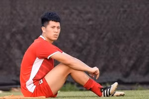 Đình Trọng gặp vấn đề về cơ đùi, chưa thể tập luyện bình thường.