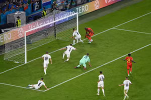 Pha đệm bóng hỏng khó tin của Lukaku khiến Bỉ bỏ lỡ cơ hội gỡ hòa 2-2.