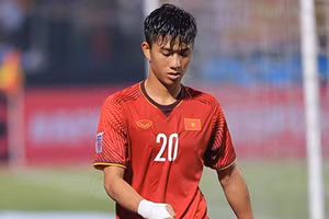  Phan Văn Đức bị căng cơ nên không tham gia tập nặng cùng các đồng đội.