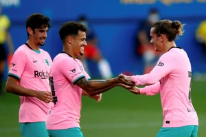 Cả Coutinho và Griezmann đang "mắc kẹt" tại Barca