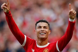 Ronaldo tỏa sáng giúp MU vượt qua Atalanta với tỷ số 3 - 2.