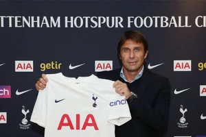 HLV Antonio Conte chính thức dẫn dắt Tottenham.