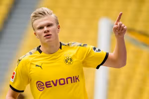 Erling Haaland phủ nhận việc tới Chelsea.