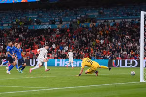 Morata là người hùng khi ghi bàn gỡ hòa nhưng lại hóa tội đồ khi sút hỏng luân lưu khiến Tây Ban Nha bị loại.