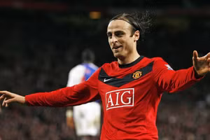 Berbatov "dự báo" khó khăn cho Ronaldo nếu anh gia nhập Man City.