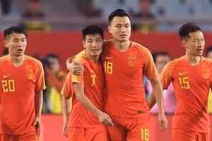 Tuyển Trung Quốc đang tích cực tập luyện tại UAE chờ đấu Việt Nam