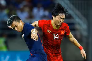 Tuấn Anh có màn so tài thú vị với Chanathip ở bán kết AFF Cup 2020.