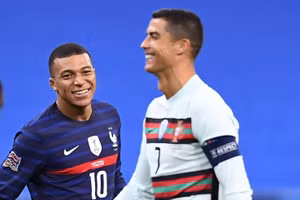 PSG đang nhắm đến Ronaldo để thay thế cho Mbappe.