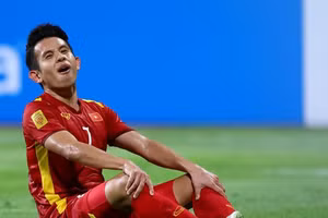 Hồng Duy mắc sai lầm nghiêm trong trận bán kết AFF Cup 2020 với Thái Lan.