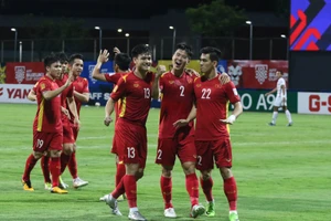 Tuyển Việt Nam sẽ đụng độ Thái Lan ở bán kết AFF Cup 