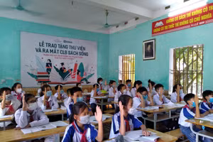 Học sinh Trường THCS Thụy Liên, Thái Thụy, Thái Bình trong buổi học đầu tiên của năm học mới 2021-2022.