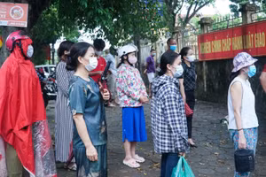 Xúc cảm ngày đưa con tới trường thi