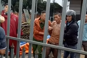 Nghi can Nguyễn Quang Thoại bị bắt giữ. Ảnh: Zing