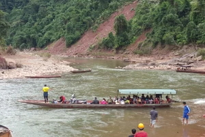 Do là tỉnh miền núi, biên giới khó khăn nên việc mua sắm trang thiết bị phục vụ học tập là hết sức bức thiết.