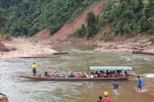 Do là tỉnh miền núi, biên giới khó khăn nên việc mua sắm trang thiết bị phục vụ học tập là hết sức bức thiết.