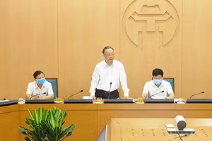 Ban Chỉ đạo công tác phòng, chống dịch Covid-19 TP. Hà Nội họp trực tuyến với các quận, huyện, thị xã.